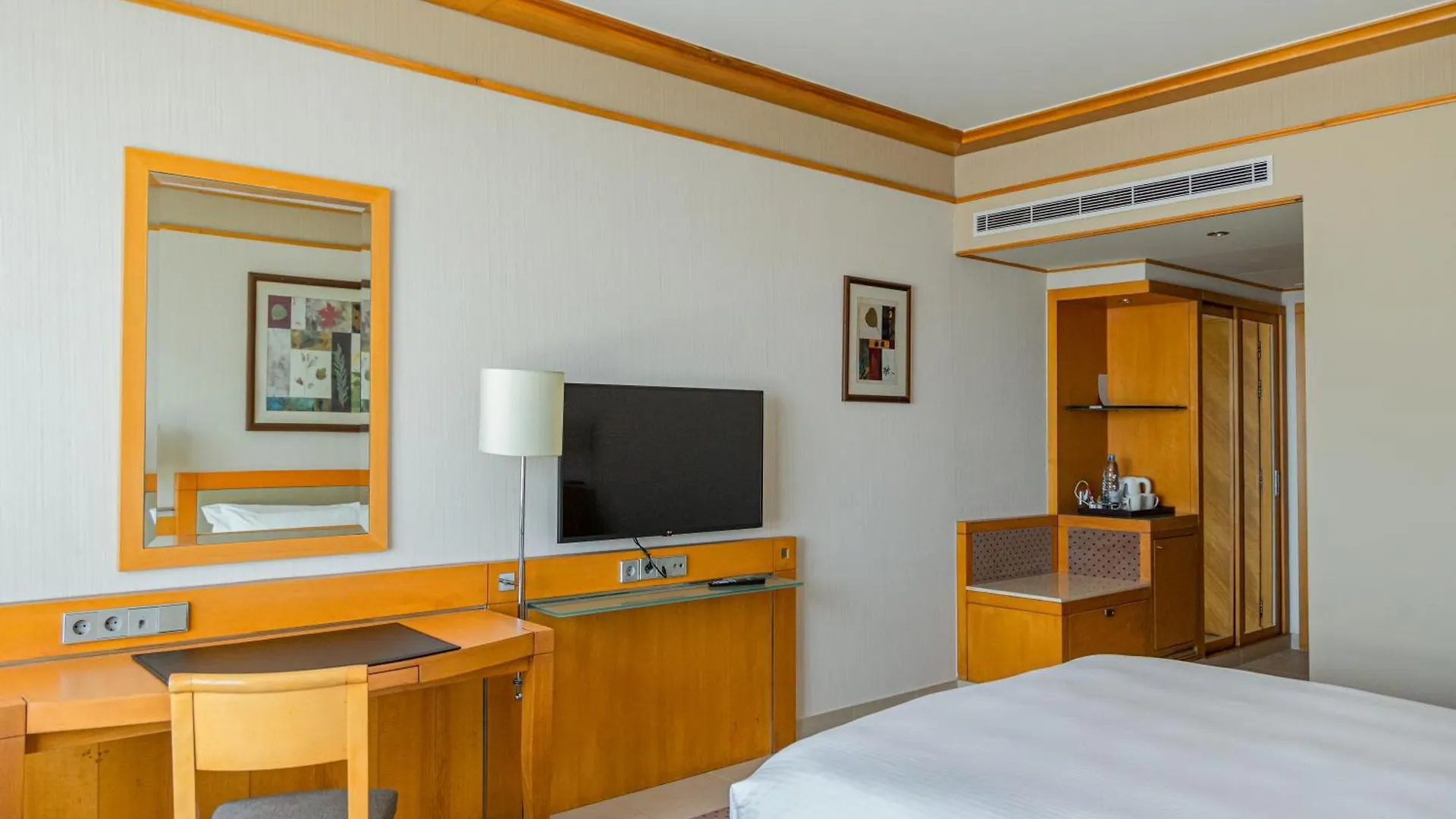 Crowne Plaza Hamra Beirut By Ihg Hotel