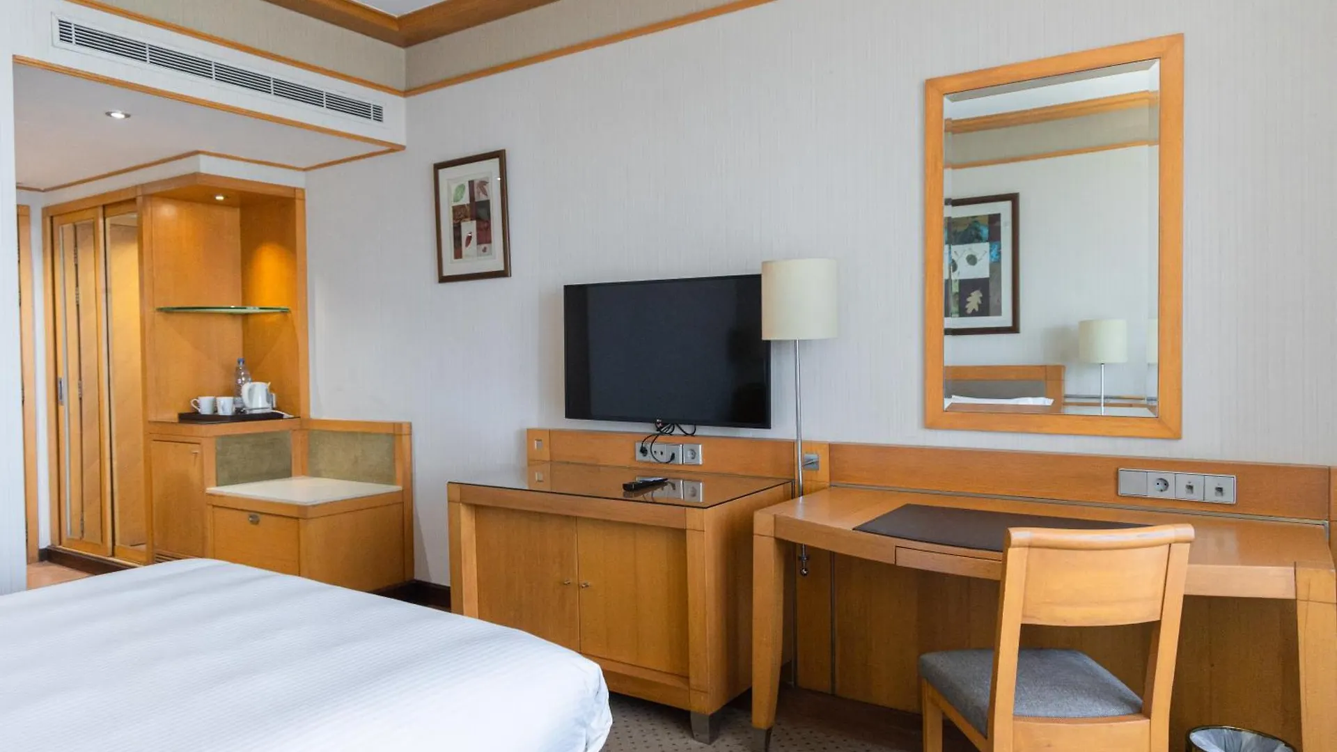Crowne Plaza Hamra Beirut By Ihg Hotel